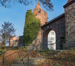 beeskow_stadtmauer-tor.jpg